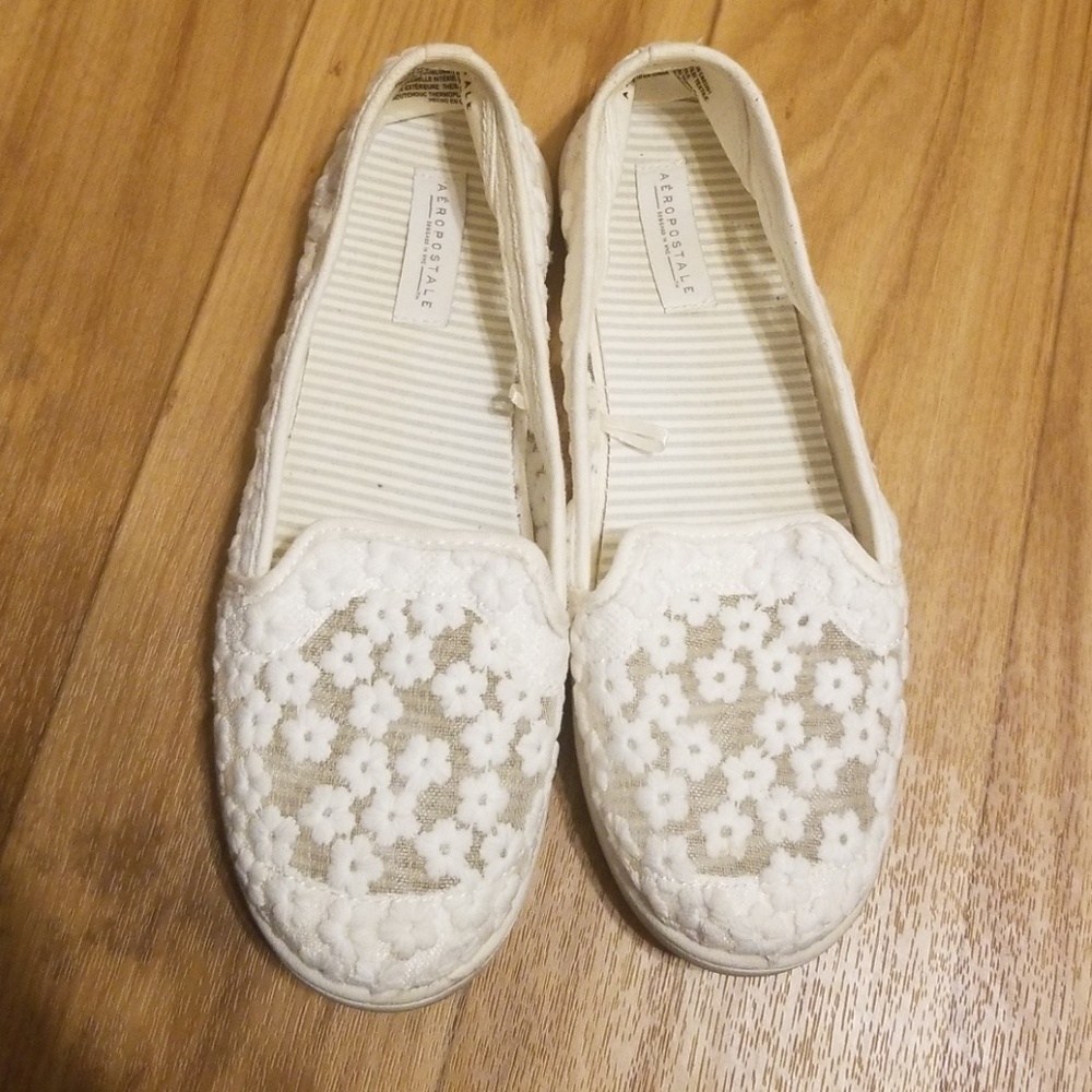 Aeropostale flower designed slip-ons.